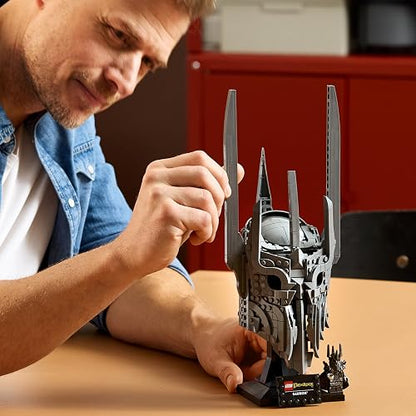 LEGO Icons El Señor de los Anillos: Casco de Sauron – Objeto de Decoración Coleccionable – Kit de Construcción para Adultos con el Casco de Sauron y una Minifigura – 11373