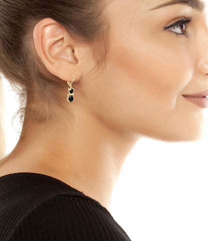 Betsey Johnson - arete de gota con diseño de gato de circonita cúbica, color vidrio/negro, Una talla, Metal, Circonia cúbica