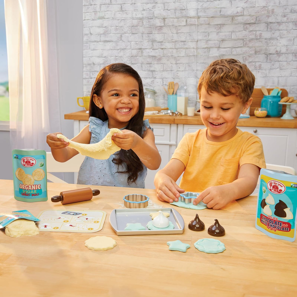 Little Tikes Creative Chefs Cookie Kit - con Arena Especial de Juego Make-It! Mix, 11 Accesorios, Juego de Panadería Realista para Niños y Niñas a Partir de 3 Años