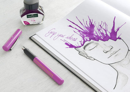 Faber-Castell Bolígrafino Fino Grip 2010 Fountain Pen - Rosa, es una pluma para aquellos que buscan una pluma fuente confiable, cómoda y con un diseño refinado para cualquier momento