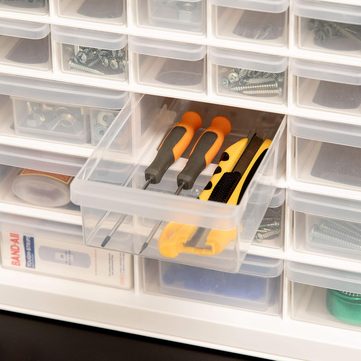 IRIS USA Organizador de Tornillos, Gabinete de 44 Cajones, Almacenamiento de Cajones de Plástico para Manualidades, Piezas Pequeñas, Tuercas y Herramientas, Pasatiempos de Arte de Scrapbook - Blanco