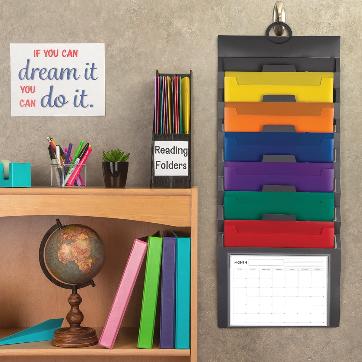 Samsill Organizador de archivos de pared en cascada, organización y almacenamiento Classrom, 6 carpetas extraíbles de polietileno para colgar, organizador de pared de centro de mando, gris con