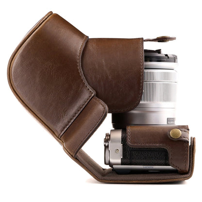 MegaGear MG1002 Estuche Ever Ready, Funda de cuero, de pronto uso, con correa compatible con Fujifilm X-A10 - Marron Oscuro