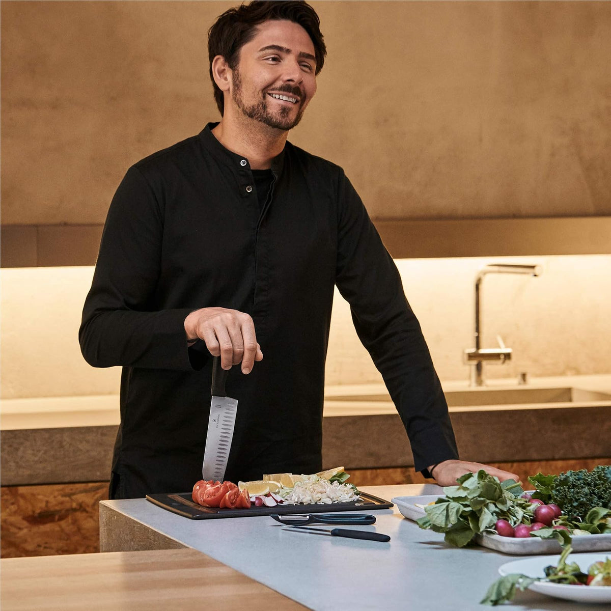 Victorinox Cuchillo para Verduras, Negro, 8 Centímetros