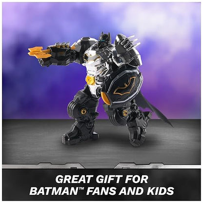 DC Comics figura de acción de Batman de la colección Metal Force de 15 cm con minifigura de 10 cm, bláster y traje de armadura integrados, juguetes de superhéroes para niños y niñas a partir de 4 años