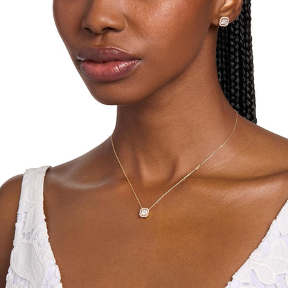 Collar con colgante talla asscher de Michael Kors de plata de ley chapada en oro para mujer, MKC1843710