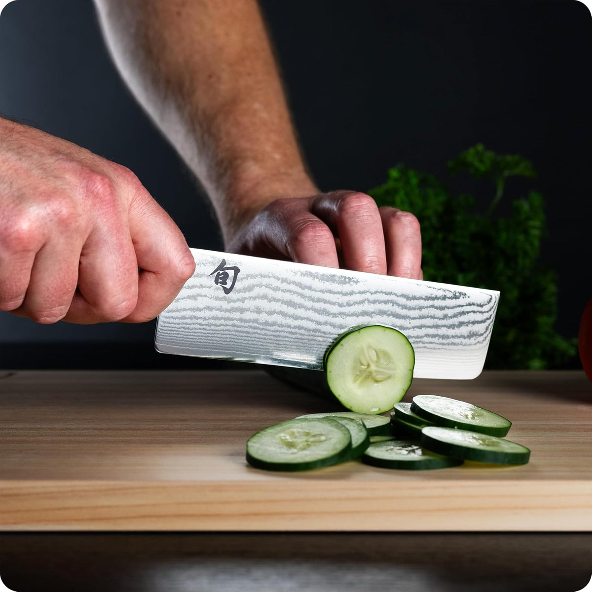 Shun Cuchillo Nakiri Clásico 16,5 cm | Hecho a mano en Japón, hoja de acero doble biselado 16°, mango de madera de ébano en forma de D