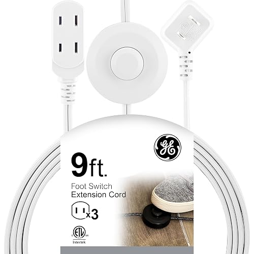 GE Cable de extensión de 3 salidas con interruptor de encendido/apagado, perfecto para lámparas, luces navideñas y festivas, 9 pies, color blanco, 42803
