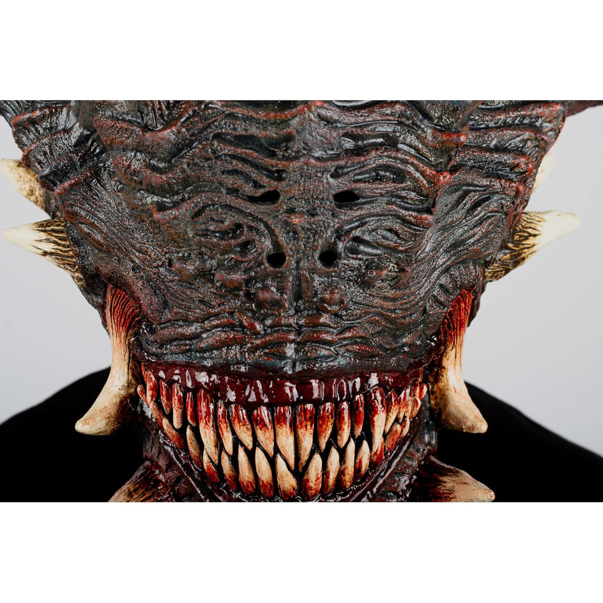 Ghoulish Productions Máscara De Látex Wrath, Accesorio Látex Cosplay Demonio Guardián, Disfraz Aterrador para Halloween y Fiestas Temáticas, Cosplay Demonio Guerrero, Diseño Artesanal Head Mask