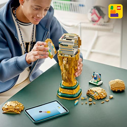 LEGO Editions Trofeo Oficial de la Copa Mundial de la FIFA - Réplica Model Kit de Construcción para Niños y Niñas, Años 12+ - Regalo para Aficionados al Futbol - 43020