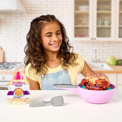 Cookeez Makery - Peluche Interactivo Sorpresa Pancake Treatz, panqueque con Aroma, Sonidos y reacciones, Juguete para niños y niñas