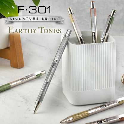 Zebra Pen F-301 Signature Series - Bolígrafo retráctil de 0,7 mm, tinta negra, barril de acero inoxidable duradero con detalles de tonos terrosos, detalles de barril surtidos, paquete de 4 (27304)