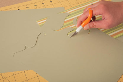 Fiskars navaja para dedo | Mango ergonómico para el dedo para un máximo control para cortar papel, fotos, plástico y más, tapa de seguridad y hoja #11