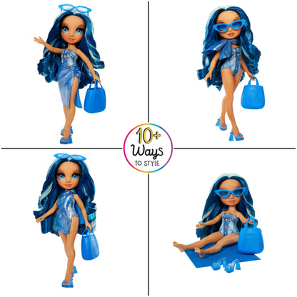 Rainbow High Swim & Style - Skyler (Azul) - Muñeca de 28 cm con Pareo para más de 10 Estilos - Traje de baño removible, Sandalias, Accesorios - para niños y niñas - Edades: 4-12 años