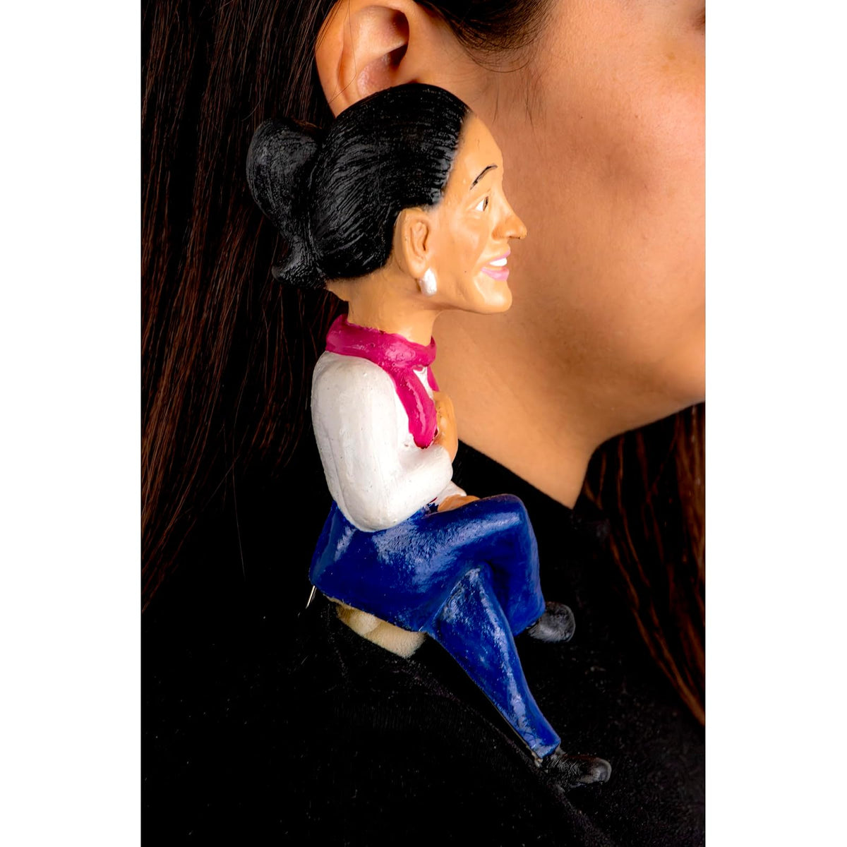 Ghoulish Productions Shoulder Boddy Claudia, Muñeco para Hombro Presidenta México, Ideal para Accesorio de Halloween Fiesta Tematico