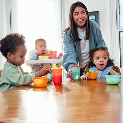 The First Years Take & Toss - Copas de paja para niños pequeños, a prueba de derrames con tapas y popotes a presión, suministros de alimentación para niños pequeños y suministros para fiestas de