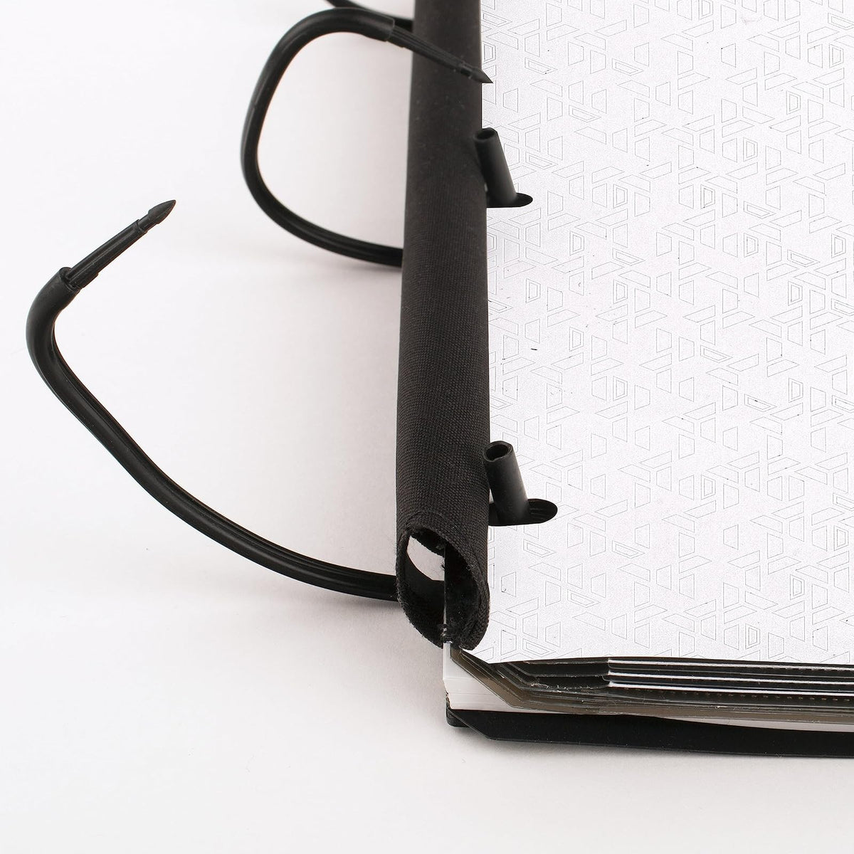 Five Star Flex Hybrid NoteBinder, 80 Hojas Rayadas, 3 Anillos TechLock 1 1/2", Blanco