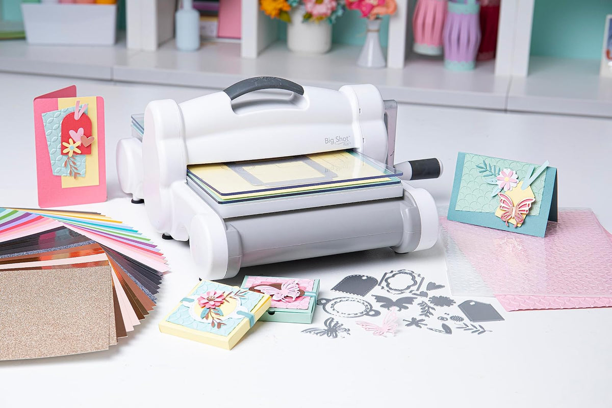 Sizzix Big Shot Plus Kit de Inicio 9 Pulgadas | Blanco/Gris, 20 troqueles, 20 cartulinas, corte y repujado, multiusos