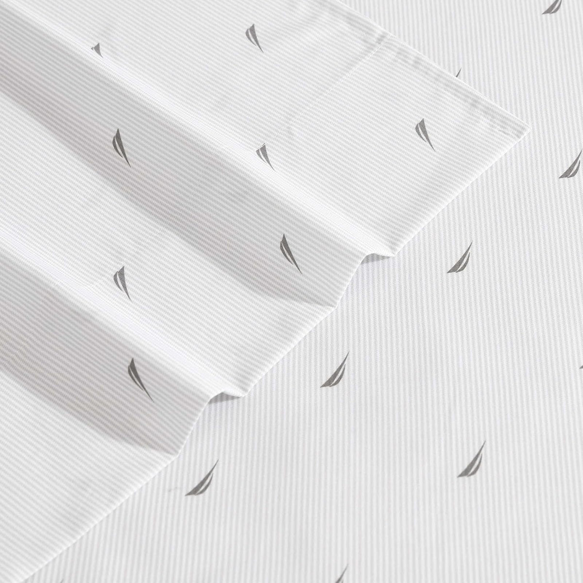 Nautica - Juego de sábanas Individuales, Ropa de Cama de Microfibra Transpirable y refrescante con Fundas a Juego, Juego de Cama Resistente a Las Arrugas (Clase J a Rayas náuticas, Gris, tamaño
