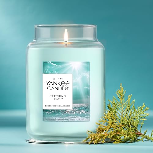 Yankee Candle - Vela perfumada en tarro grande con hasta 150 horas de tiempo de combustión, mezcla de cera de soja para una combustión más limpia y consistente, vela en tarro de 22 onzas con fragancia