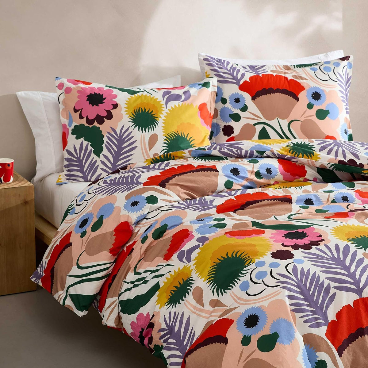 Marimekko - Juego de Funda de edredón matrimonial/Queen, Ropa de Cama Reversible de percal de algodón con Fundas a Juego, decoración Floral para el hogar (Ojakellukka Multicolor, matrimonial/Queen)