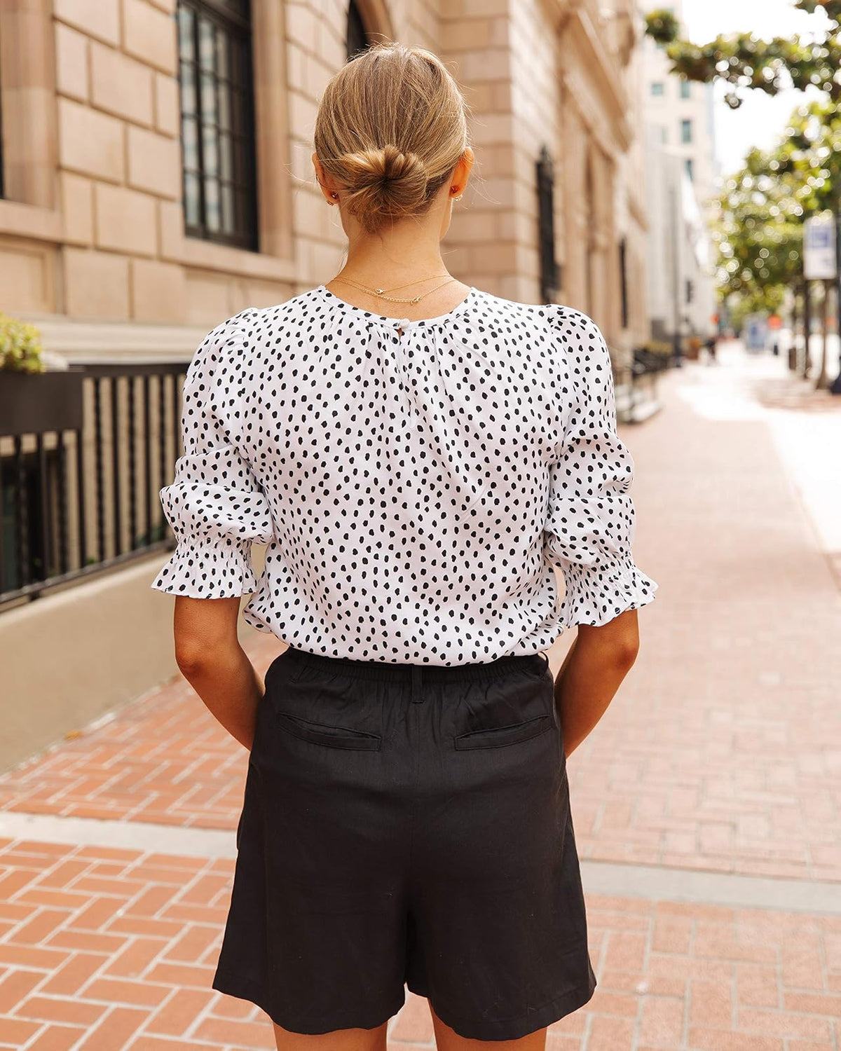 The Drop Top de Puño Fruncido Para Mujer, Color Blanco/Lunares Negros por @fashion_jackson