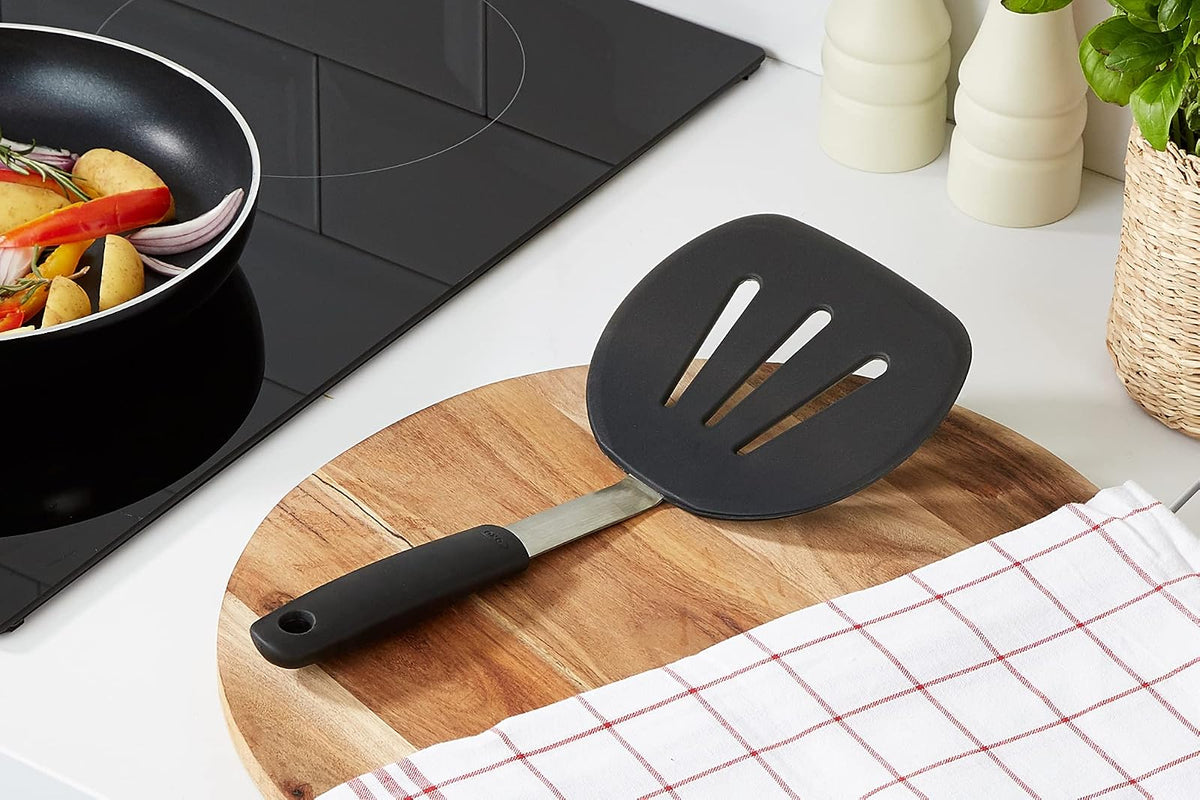 Oxo 1071533 Good Grips Silicone Flexible Pancake Turner/Spatula, Black,, Negro