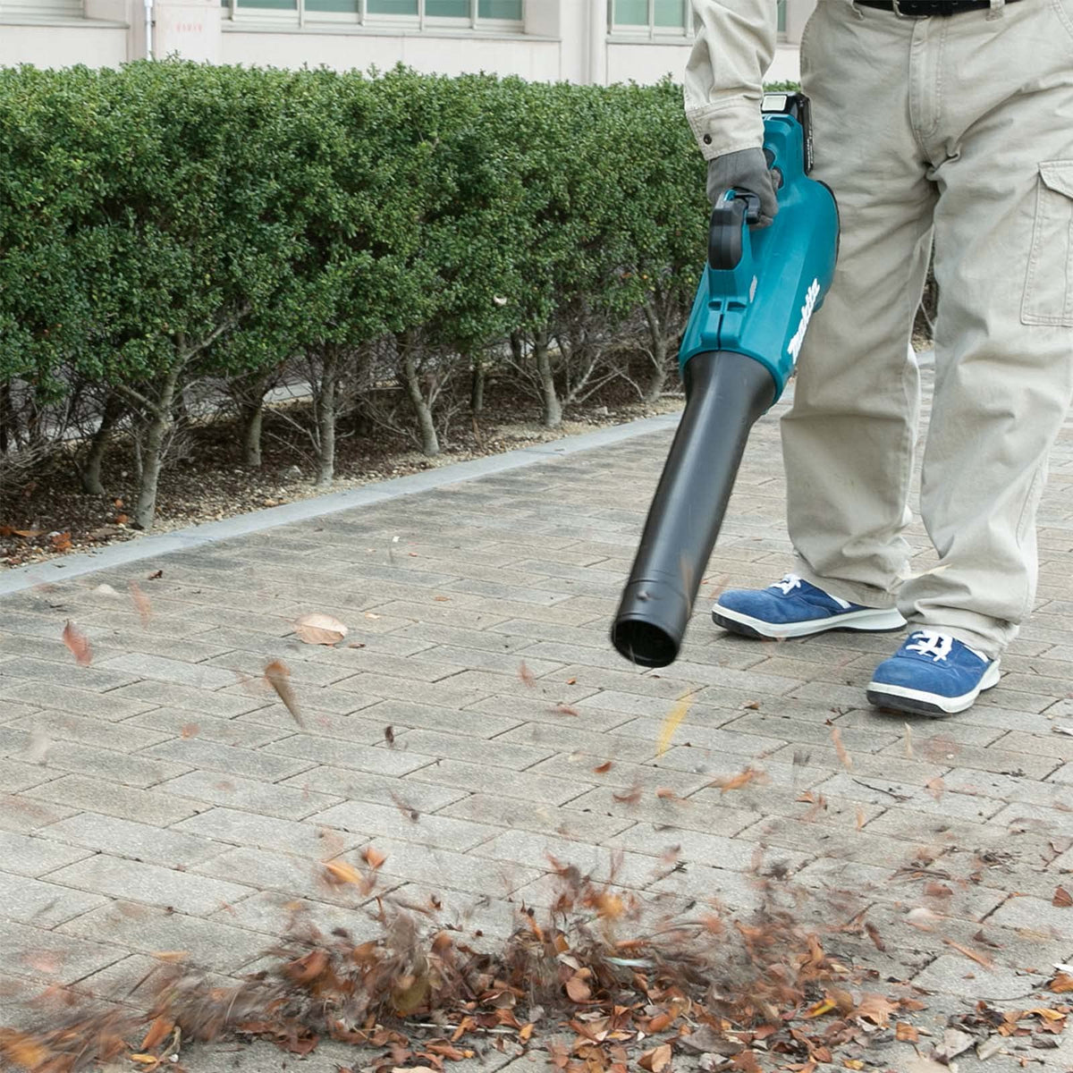 Makita Sopladora inalámbrica 18V. DUB184SF