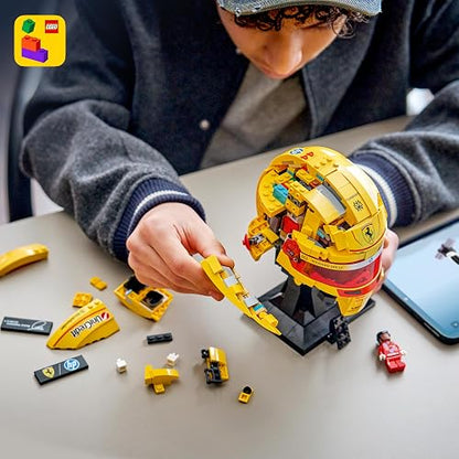 Lego Editions Scuderia Ferrari HP: Casco de Lewis Hamilton – Decoración Deportiva y Artículo de Colección de F1 – Set para Construir y Exhibir – Casco Lego y Minifigura – 43022