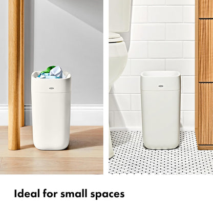 OXO Good Grips - Papelera para baño, color blanco | Cámara de basura compacta para baños, oficina, bolsas de borde ocultas, fácil de limpiar