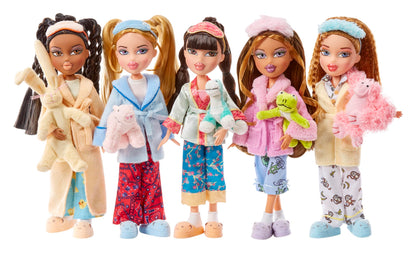 Bratz Fiesta de Pijamas - Muñeca de Moda Jade - con 2 Conjuntos de Pijamas, Animal de Peluche y Accesorios - Apta para Niños y Coleccionistas
