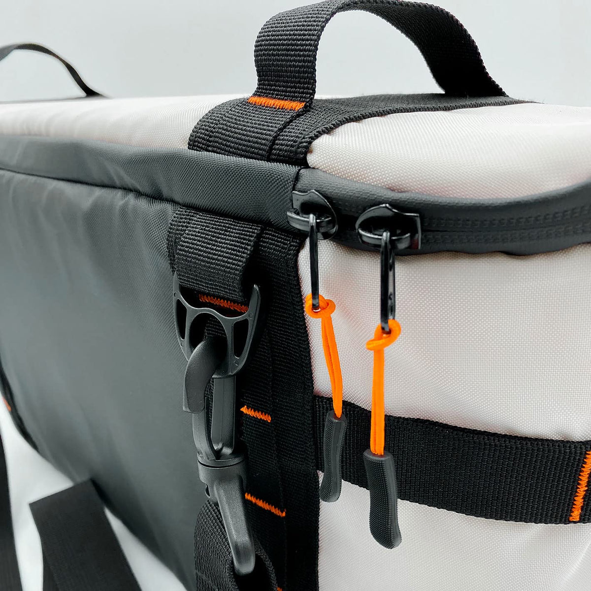 Pelican - Exochill Seat Pack 14L Cooler - Perfecto para Kayak con Silla de césped - Enfriador Suave con Correa para el Hombro - Insualted