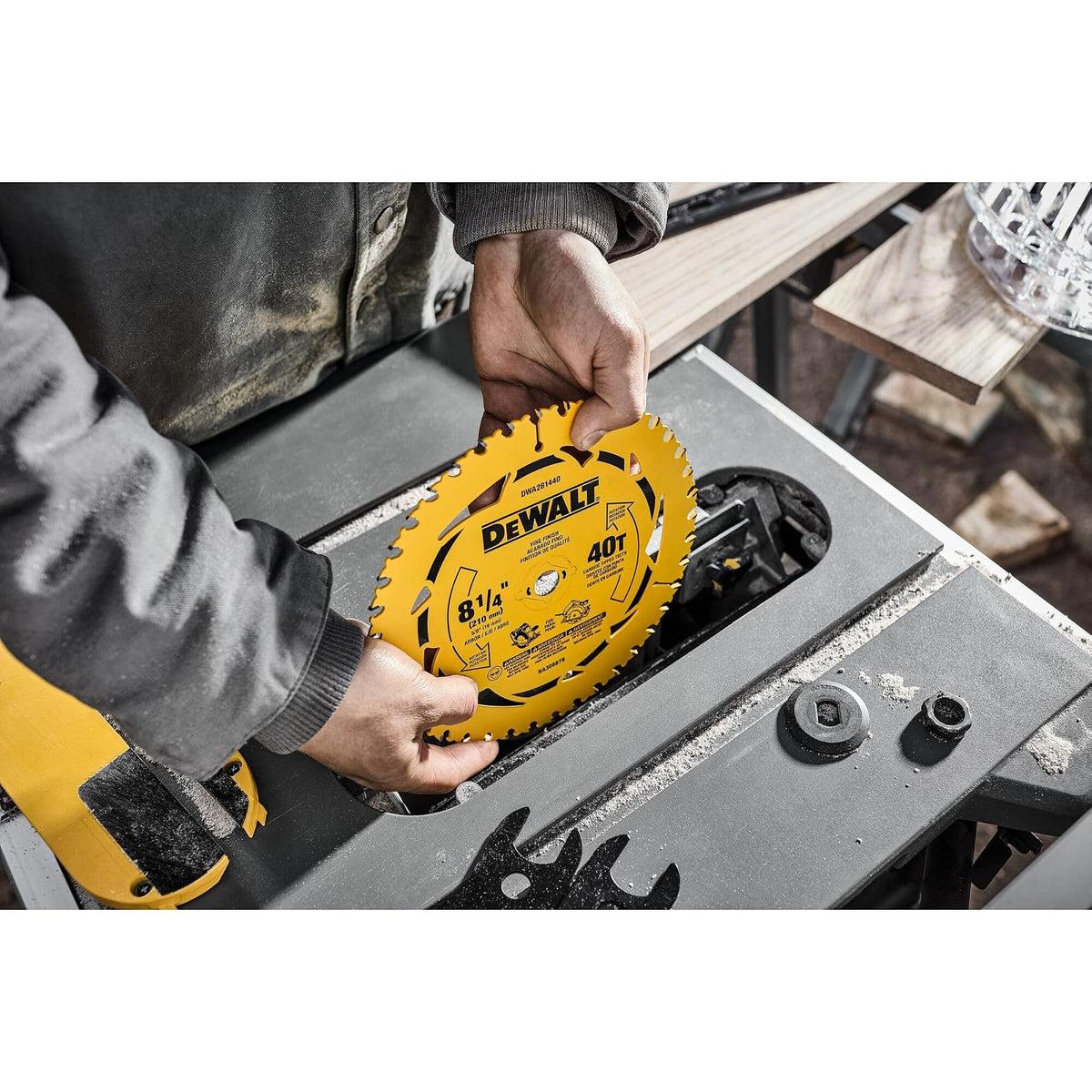 DEWALT Disco de Corte para sierra circular de 8-1/4", corte madera 40D (DWA281440)