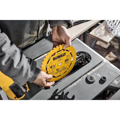 DEWALT Disco de Corte para sierra circular de 8-1/4", corte madera 40D (DWA281440)