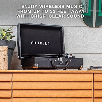Victrola Journey - Tocadiscos de Maleta Bluetooth - Blanco Altavoces estéreo Integrados, Tocadiscos de 3 velocidades Reproduce Discos de 7", 10" y 12", transmisión Bluetooth, Salida para Auriculares