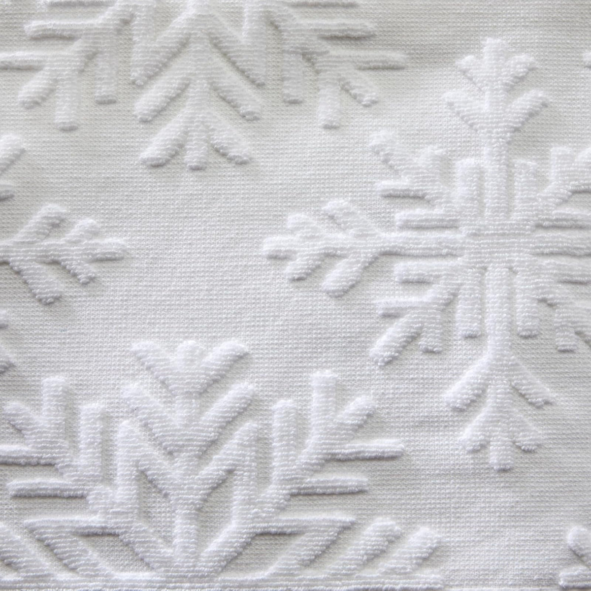 SKL Home Juego de 2 Toallas de Mano con Copos de Nieve sutiles de Navidad/Invierno para baño/Cocina/Bar y Regalo, Blanco
