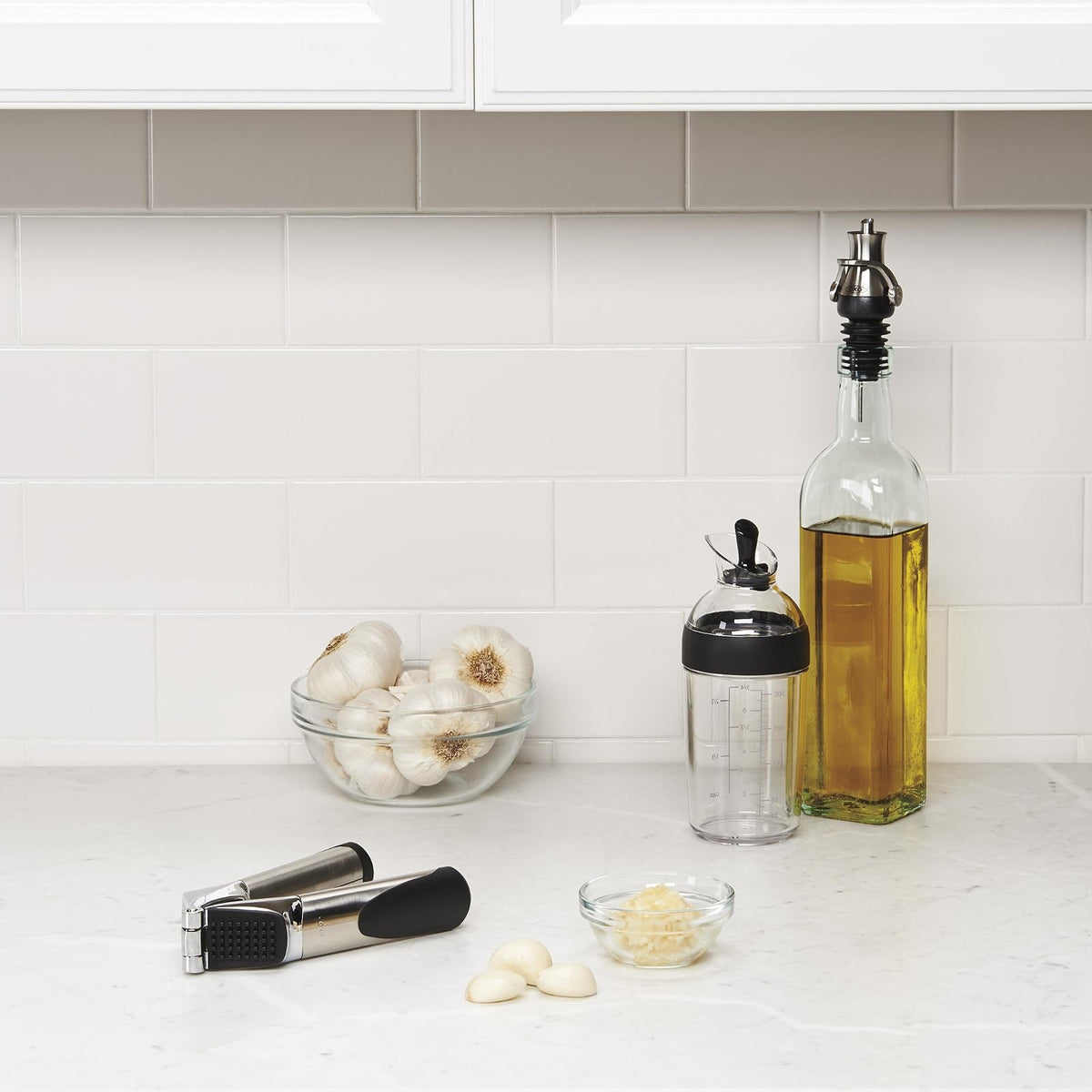 Oxo 1268980 Good Grips Little Salad Dressing Shaker, Negro