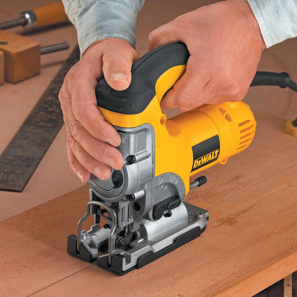 DEWALT Sierra Caladora Orbital 500-3100Cpm con Caja, DW331K | Sierra Caladora Orbital 6.0Ah, 500-3100Cpm, Caja de Herramientas