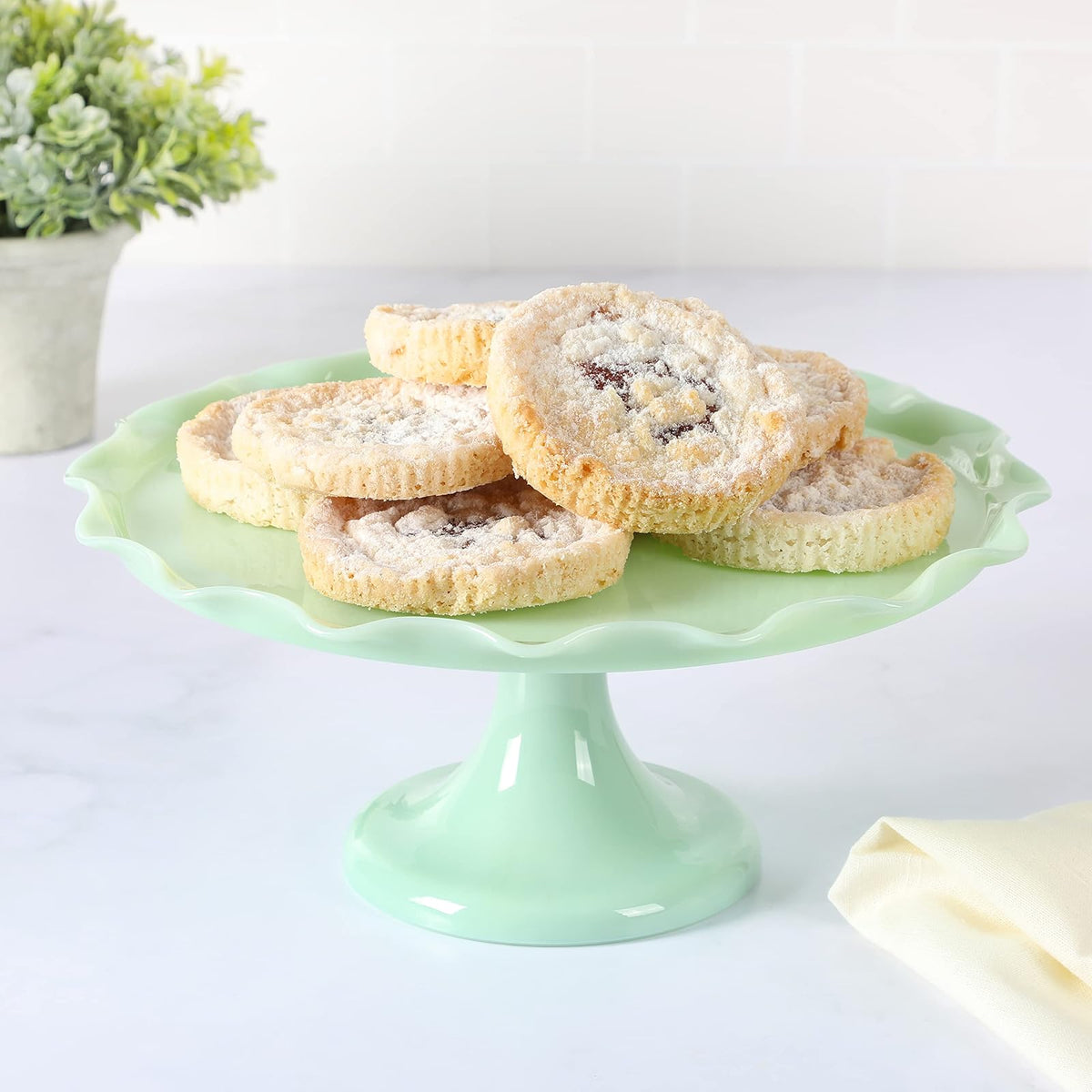 Martha Stewart Highbrook - Soporte de Vidrio de jadeíta Hecho a Mano para Tartas (28 cm)