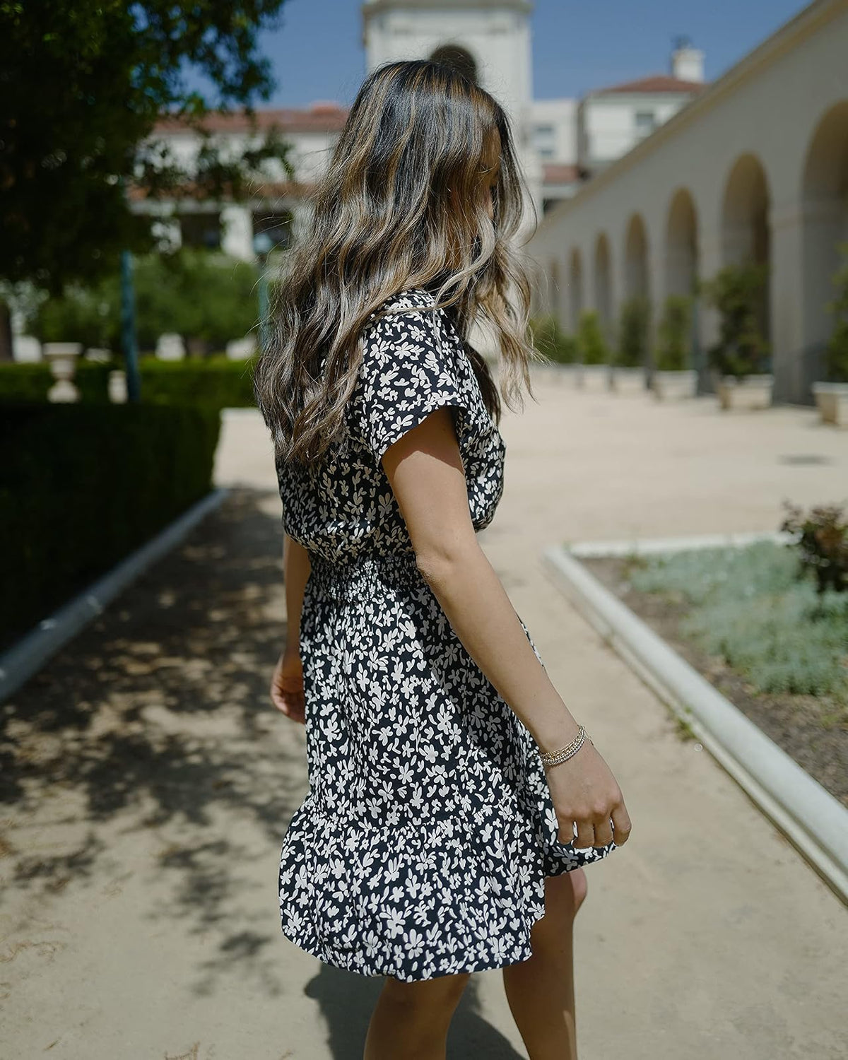 The Drop Minivestido Para Mujer, de Cintura Fruncida, Negro con Estampado Floral, por @spreadfashion