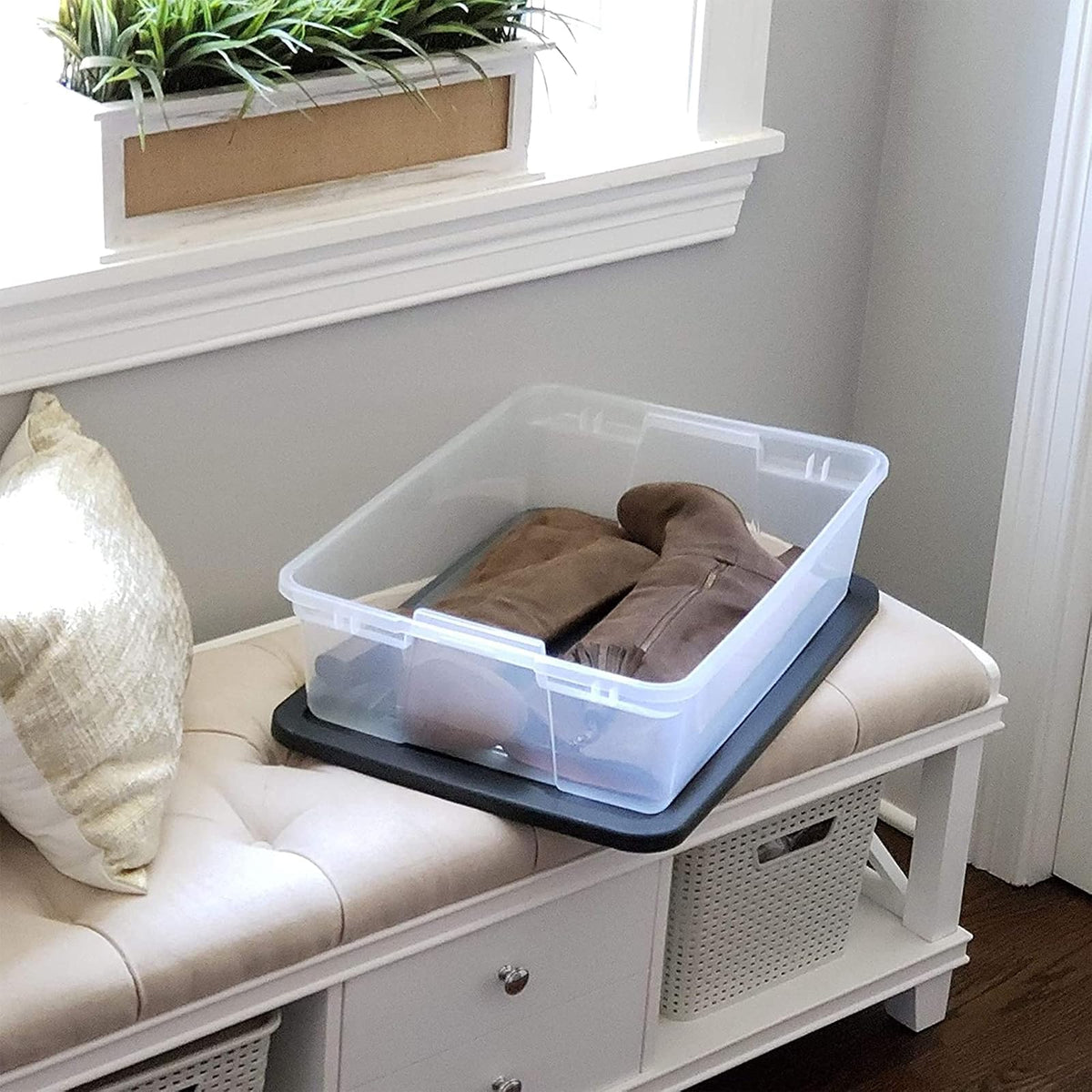 HOMZ - Paquete de 2 cubos organizadores de almacenamiento de plástico transparente pequeños con tapas, 28 cuartos de galón, gris, cajas apilables para recámara, baño, cochera y organización de oficina