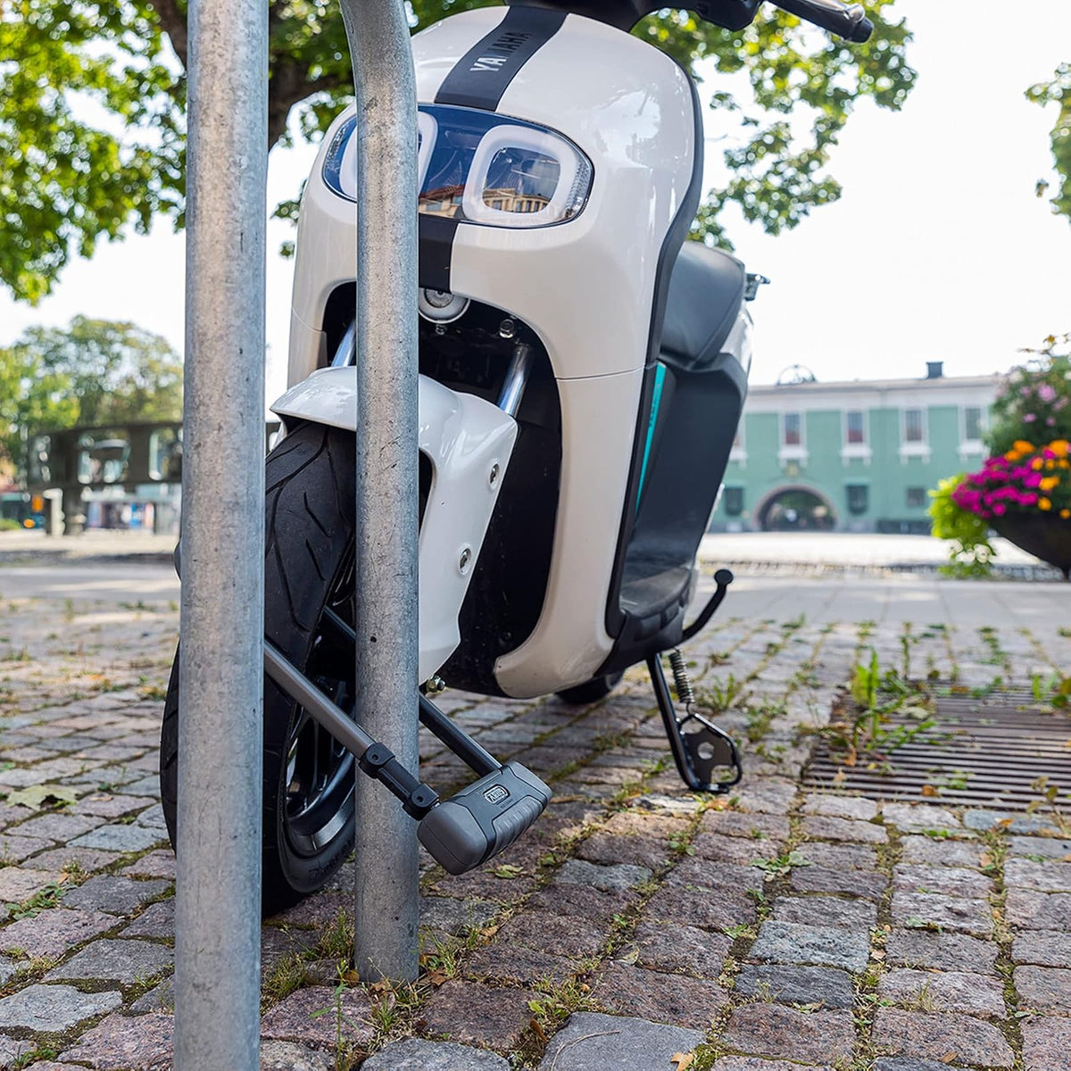 ABUS U-Lock Granit XPlus 540 y SH B Soporte para bicicleta con cilindro XPlus como protección contra manipulaciones y llave iluminada, ABUS Nivel de seguridad 15, negro, negro/gris, 30 cm