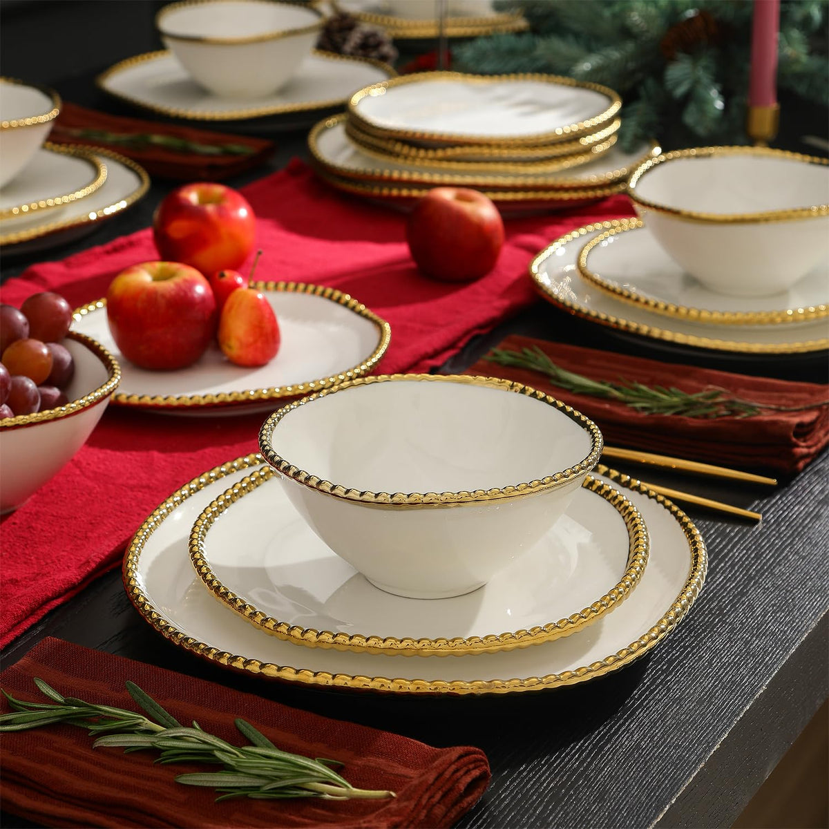 Christian Siriano Akoya - Juego de vajilla de porcelana, 12 piezas, juego de platos para 4, platos y cuencos, blanco y dorado