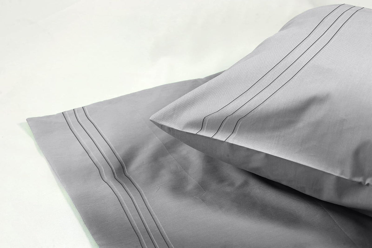 Elegant Comfort Funda de Almohada de 2 Piezas con Bordado de Calidad egipcia de 1500 Hilos, Sedosa, Suave, Resistente a Las Arrugas y a la decoloración, tamaño estándar/Queen, Color Plateado