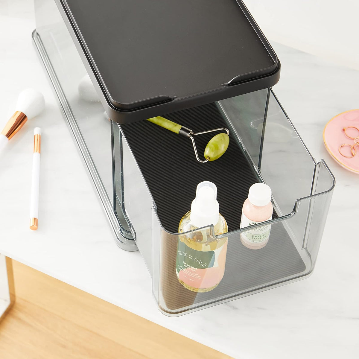 iDesign The Sarah Tanno Collection Tapete de silicona resistente al calor para organizadores de cajones cosméticos, color negro