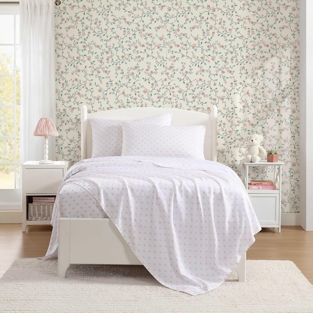 Laura Ashley - Juego de sábanas para niños, Ultra Suave y Transpirable con Fundas de Almohada a Juego, Resistente a Las Arrugas, Esencial Ideal para la habitación de Las niñas (Bonitos Lazos, Rosa,