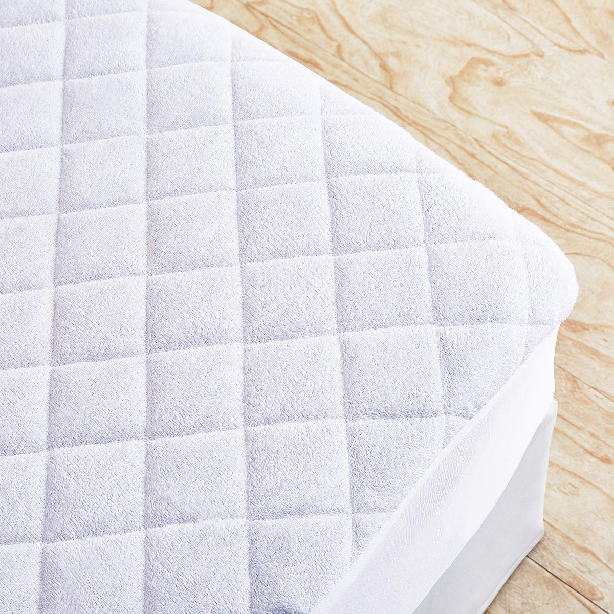 VECELO - Funda Protectora de colchón Impermeable de 4 Capas, hipoalergénica, 100% Libre de Vinilo, Bolsillo Profundo y sábana Bajera, tamaño Completo, Color Blanco