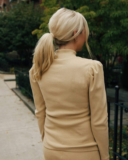 The Drop Top Para Mujer, con Cuello Chimenea, Beige, por @somewherelately