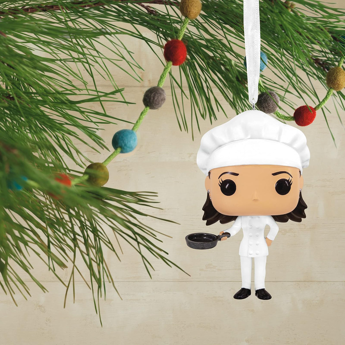 Hallmark Friends Monica Geller Funko Pop! Adorno de Navidad (0003HCM1111)