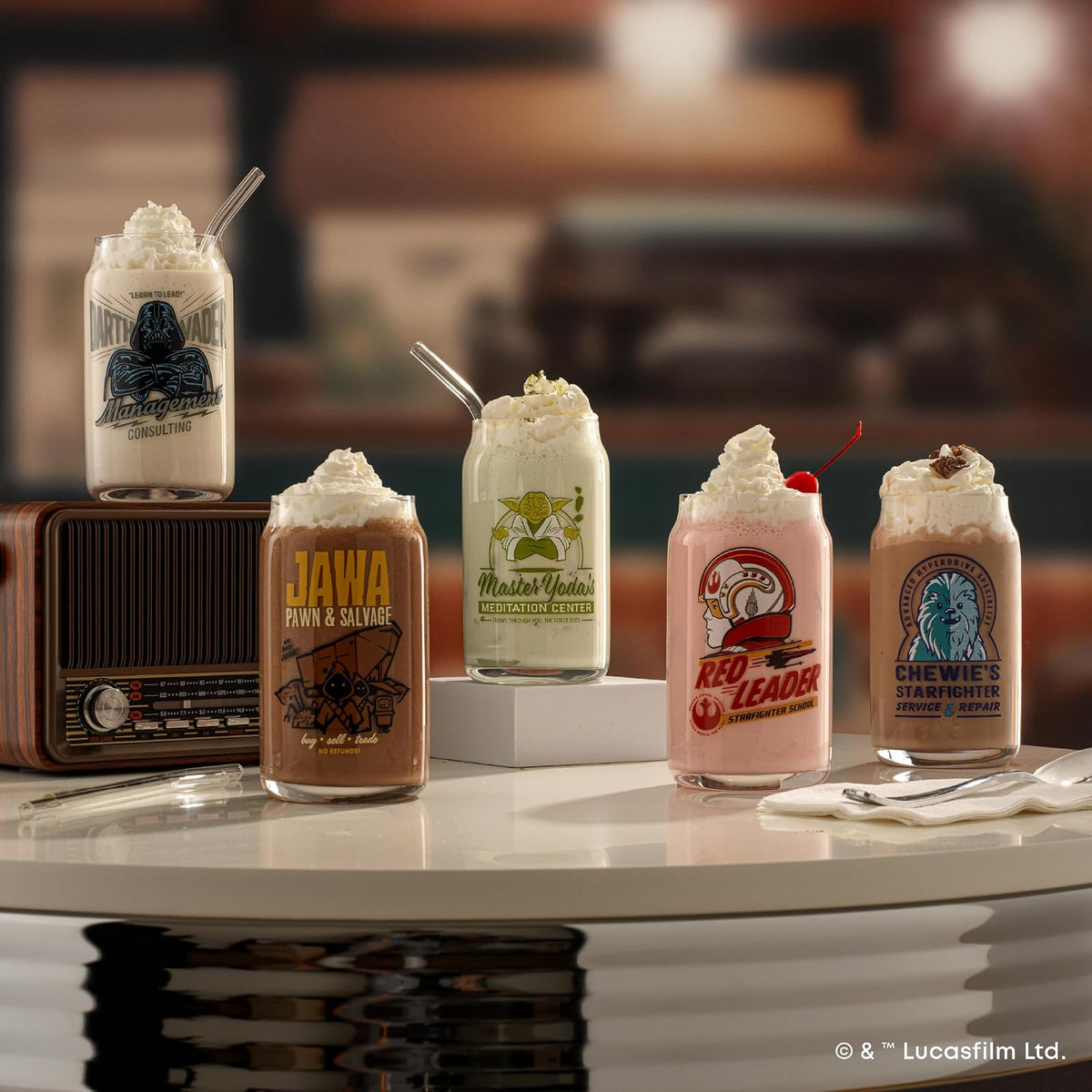 JoyJolt Star Wars Retro clásico Collection - Vasos de vidrio de 16.9 onzas, con Darth Vader, R2D2, Yoda, Chewbacca, Red Leader, Jawa - Juego de 6 vasos de vidrio con popotes de vidrio